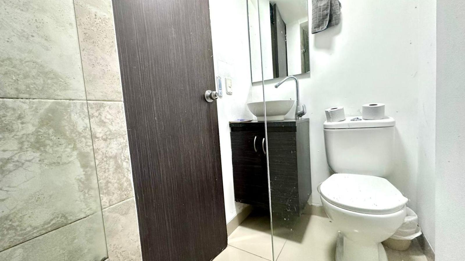 Apto Moderno En Laureles Medellín Exterior foto